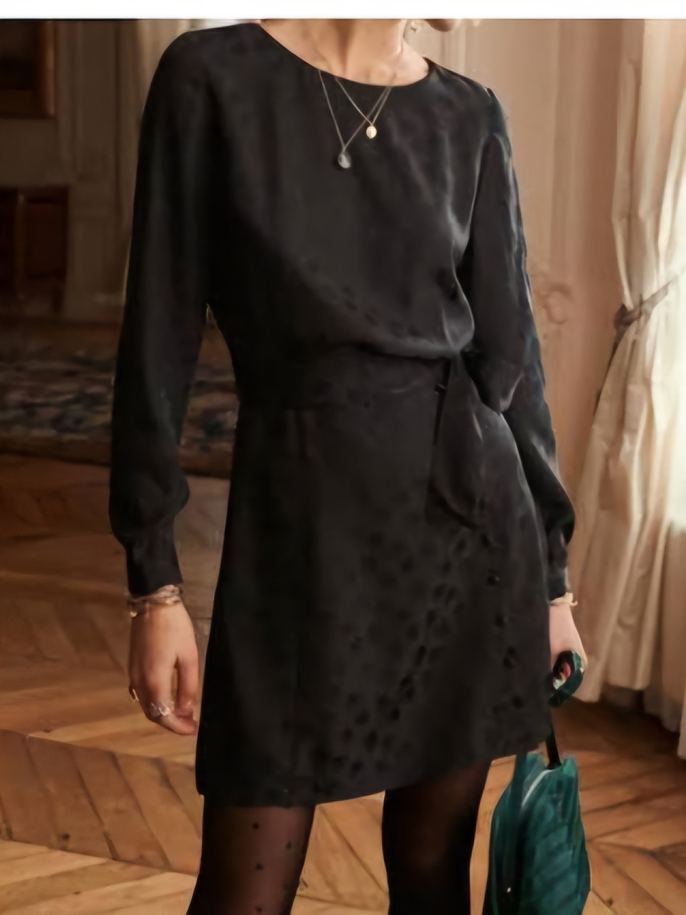 Robe Nola (Black)